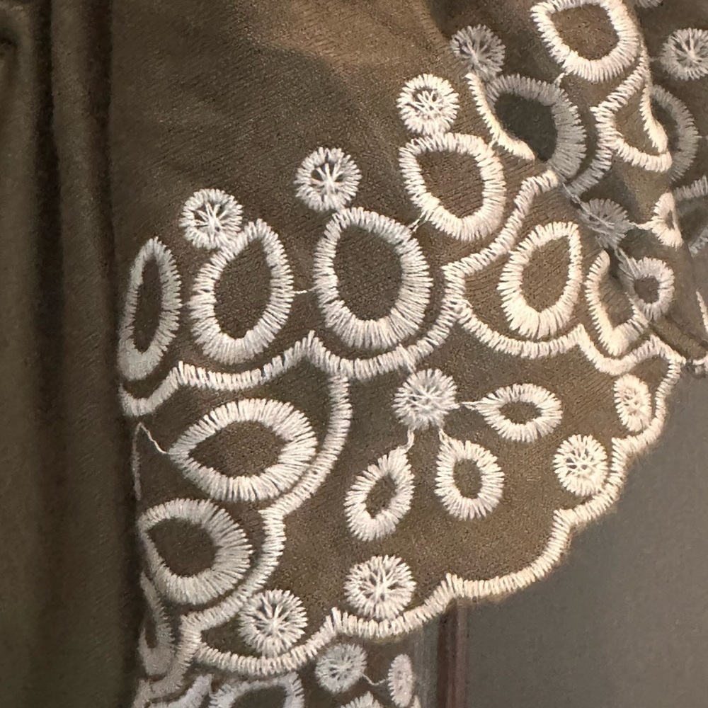 FEVER NWT Olive Embroidered Off Shoulder Boho Tunic Top Size Small - Picture 6 of 7